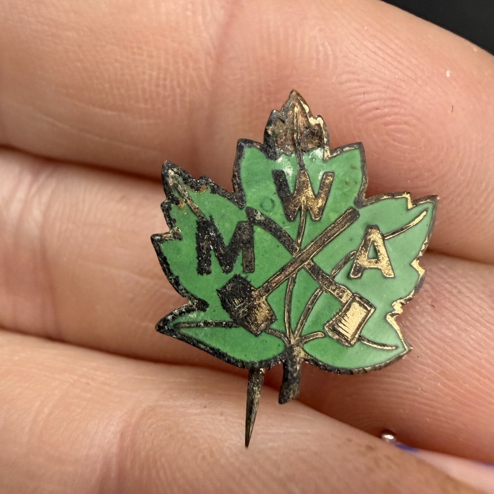 Vintage Estate Brooch Green Modern Woodmen of America MWA Enamel Masonic